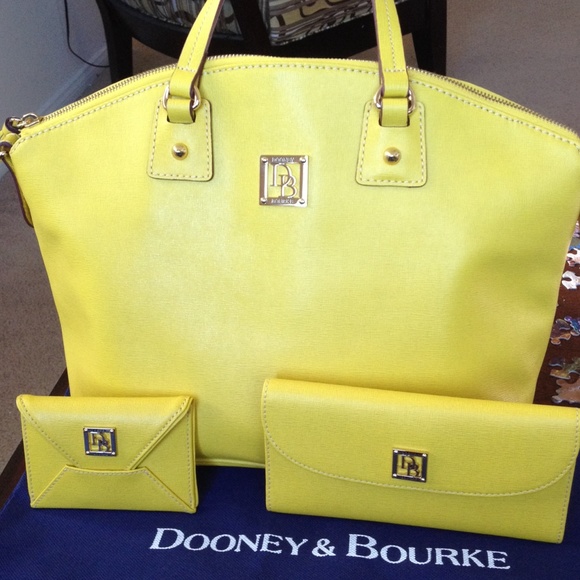 🎉Host Pick🎉 ❗️FINAL❗️Dooney & Burke Bag & Wallet