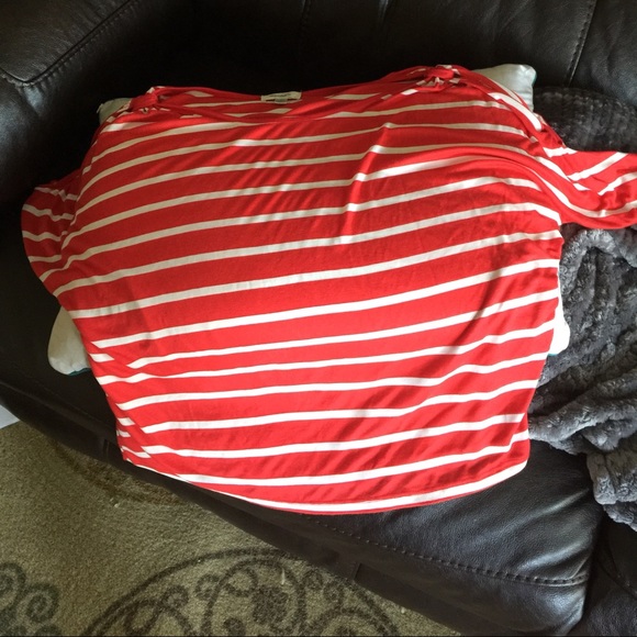 Ladies shirt from dress barn with open cut sleeves