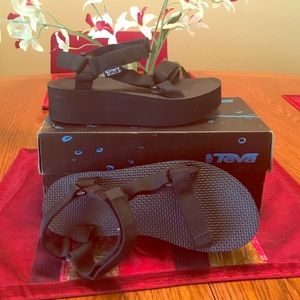 Brand New Teva Flatform Sandal!