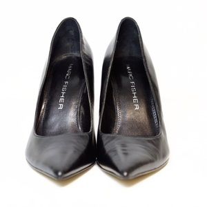 MARC FISHER black leather classic pumps