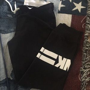 VS gym pant. Free ship. Lrg