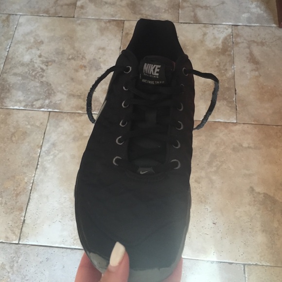 Black nike sneakers - Picture 3 of 4