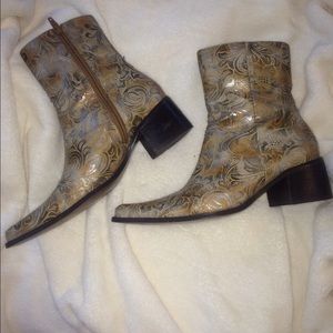 Antique "Two lips" boots