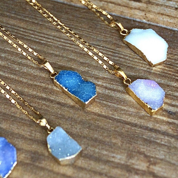 Druzy pendant gold necklaces - Picture 3 of 3