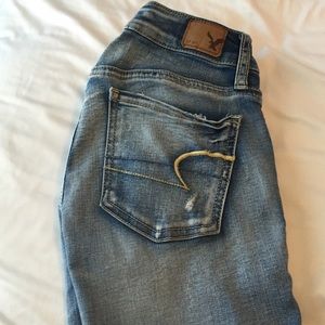 American Eagle ripped light wash jeggings