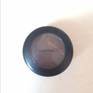 MAC Eyeshadow in Cross-Cultural