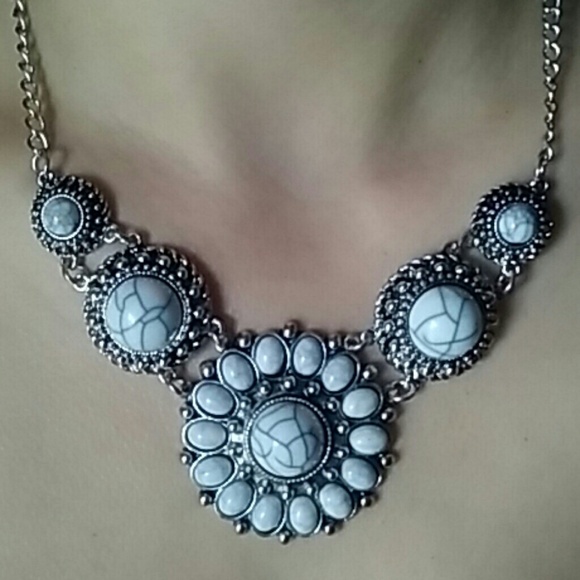 Free People Jewelry - Tibetan bib collar statement necklace!