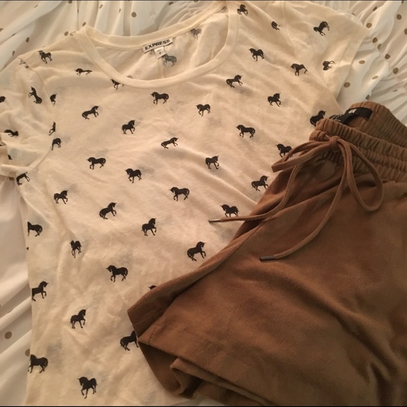 Express unicorn tee!🦄