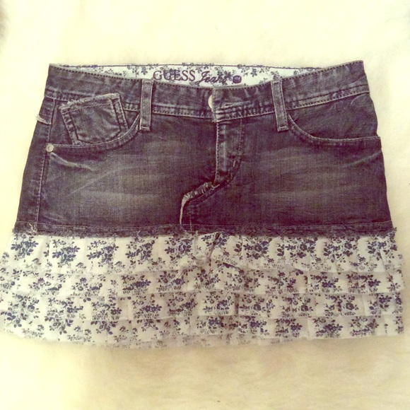 Guess Jeans floral and Jean skirt size 25W 💗