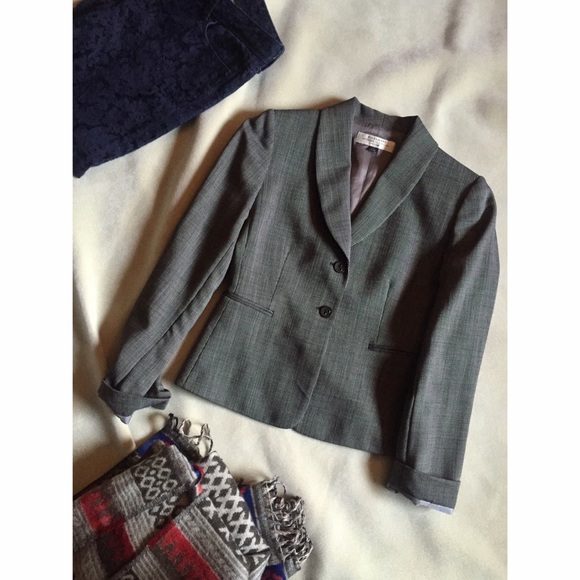 ✨Tahari Grey Two-button Blazer ✨NWOT