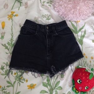 DARK GREY/BLACK DISTRESSED SHORTS