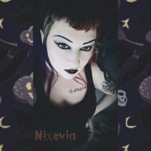 Meet your Posher, Nixevia