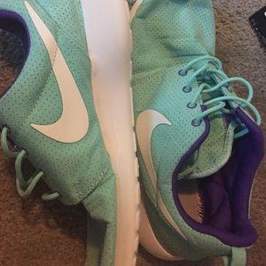 Nike roshe runs