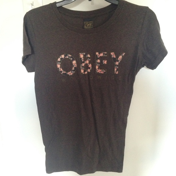 Obey tee