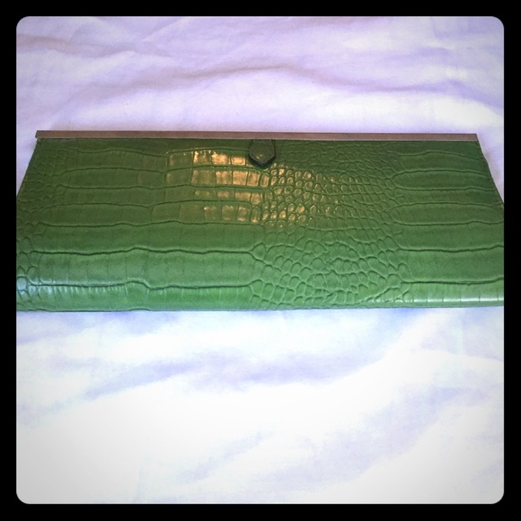 Aldo clutch