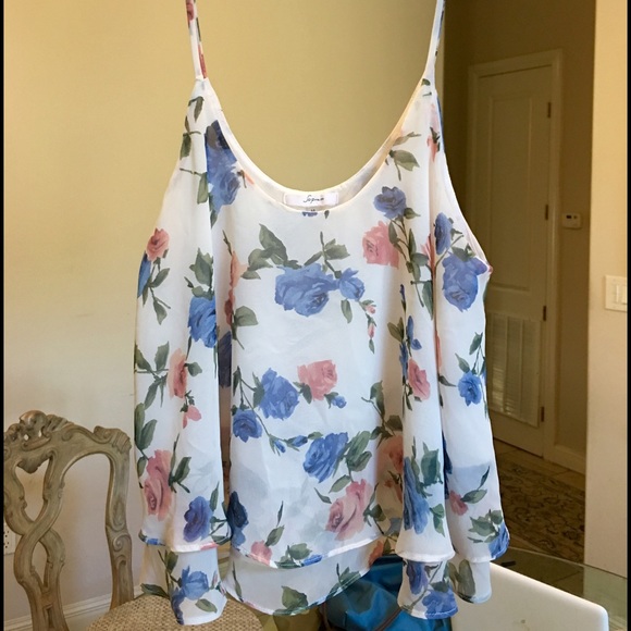 Little flowy flowery blouse