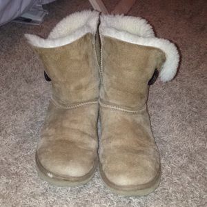 Chestnut Bailey Button UGGs