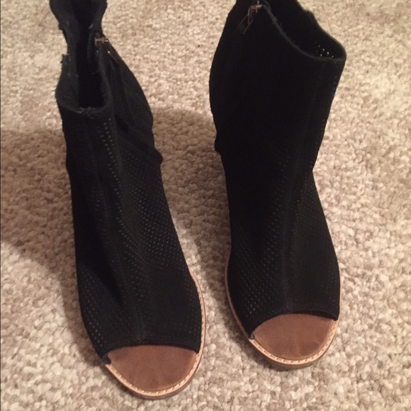 TOMS Black Suede Perforated Booties Size 9 - Picture 3 of 4