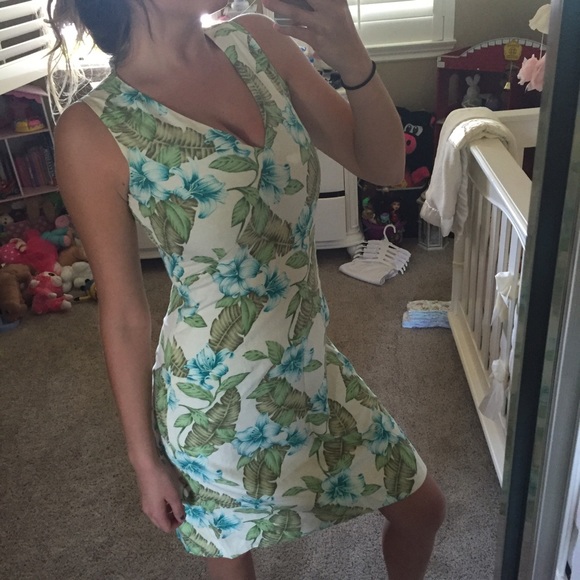 Tommy Bahama Hawaiian flower dress. 100% silk