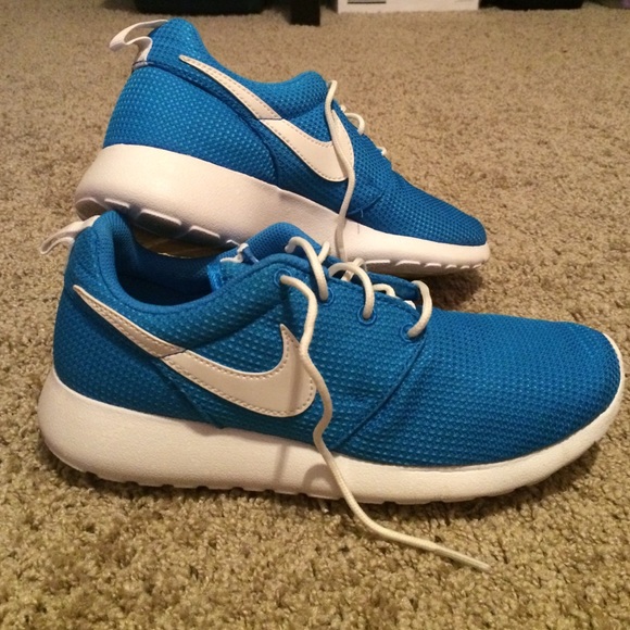 Nike glow in the dark roshes