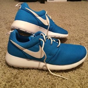 Nike glow in the dark roshes