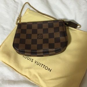 ❗️SOLD❗️Louis Vuitton mini pochette