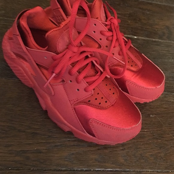 Red huaraches