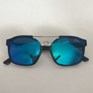 Ultra chic mirrored sunnies