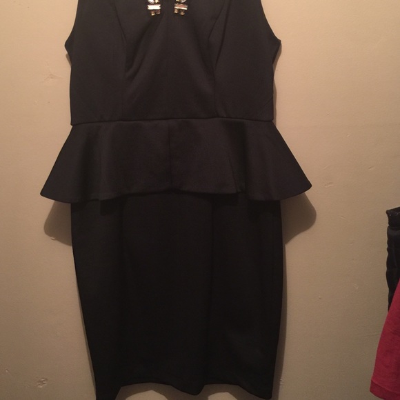 Formal dress - Picture 2 of 4