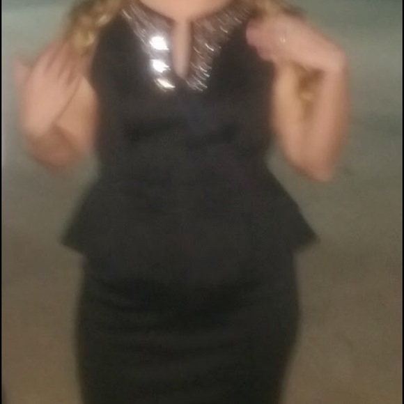 Formal dress - Picture 4 of 4