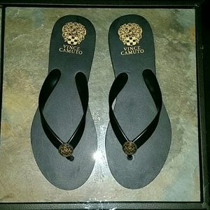 VINCE CAMUTO FLIP FLOPS