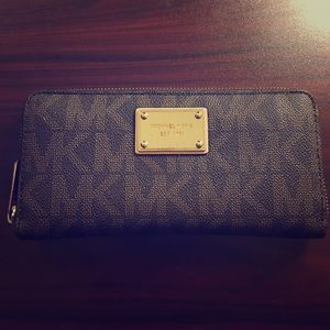 Michael Kor wallet
