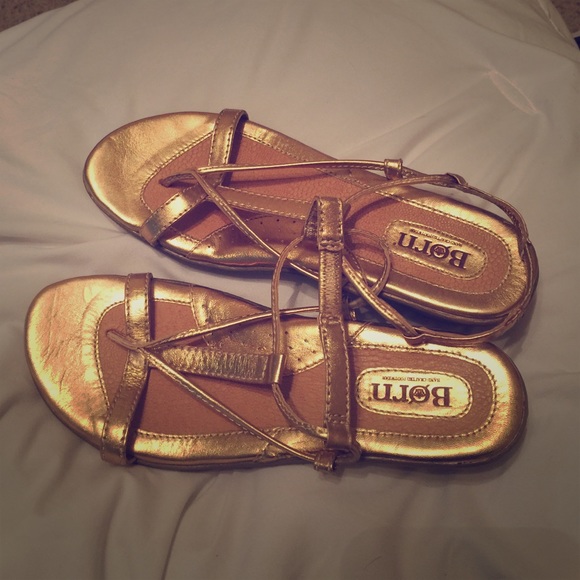 Gold Metallic Born sandals 🌟