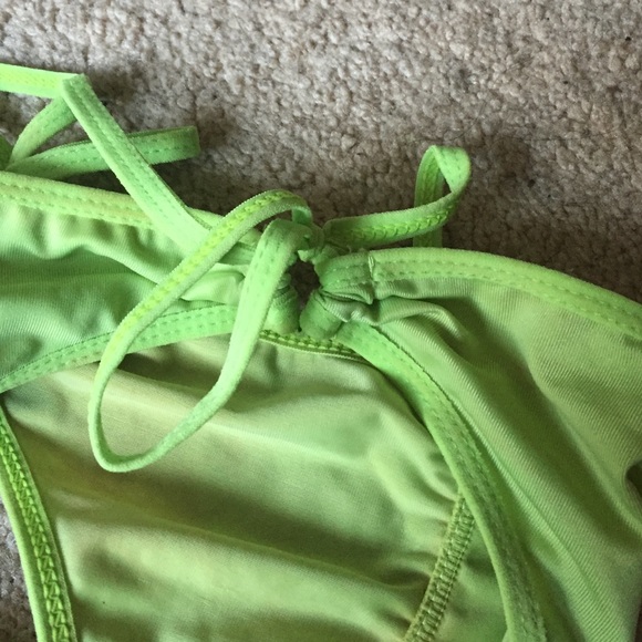 Bright green bikini - Picture 2 of 4