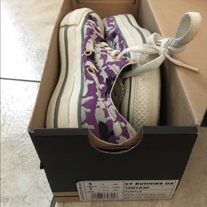 🎉 SALE!! Converse size 7 women's