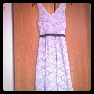 Sleeveless lace dress