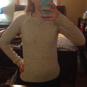 Classy Tommy Hilfiger sweater.