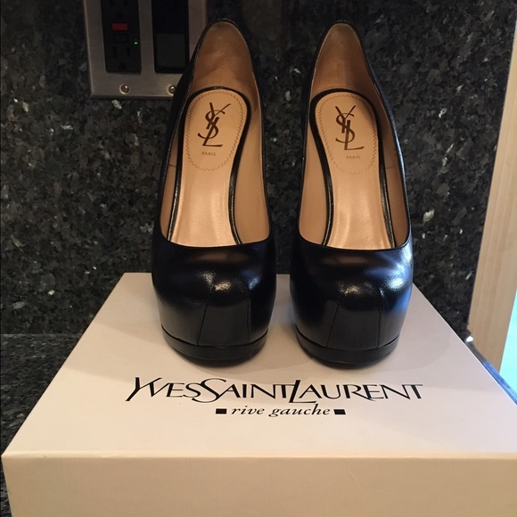 YSL Vernigolf black pump in size 38
