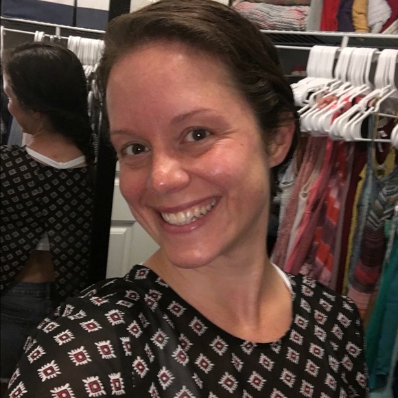 Meet your posher! - Picture 3 of 6