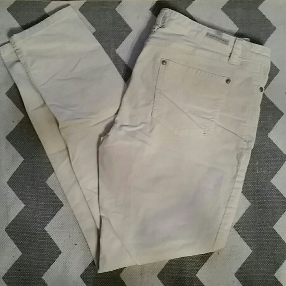 **reserved** White Lauren Conrad skinny pants