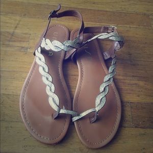 Unisa Unlolli Gold Sandal - size 11