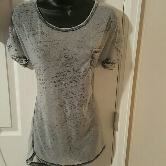 Gray t-shirt.