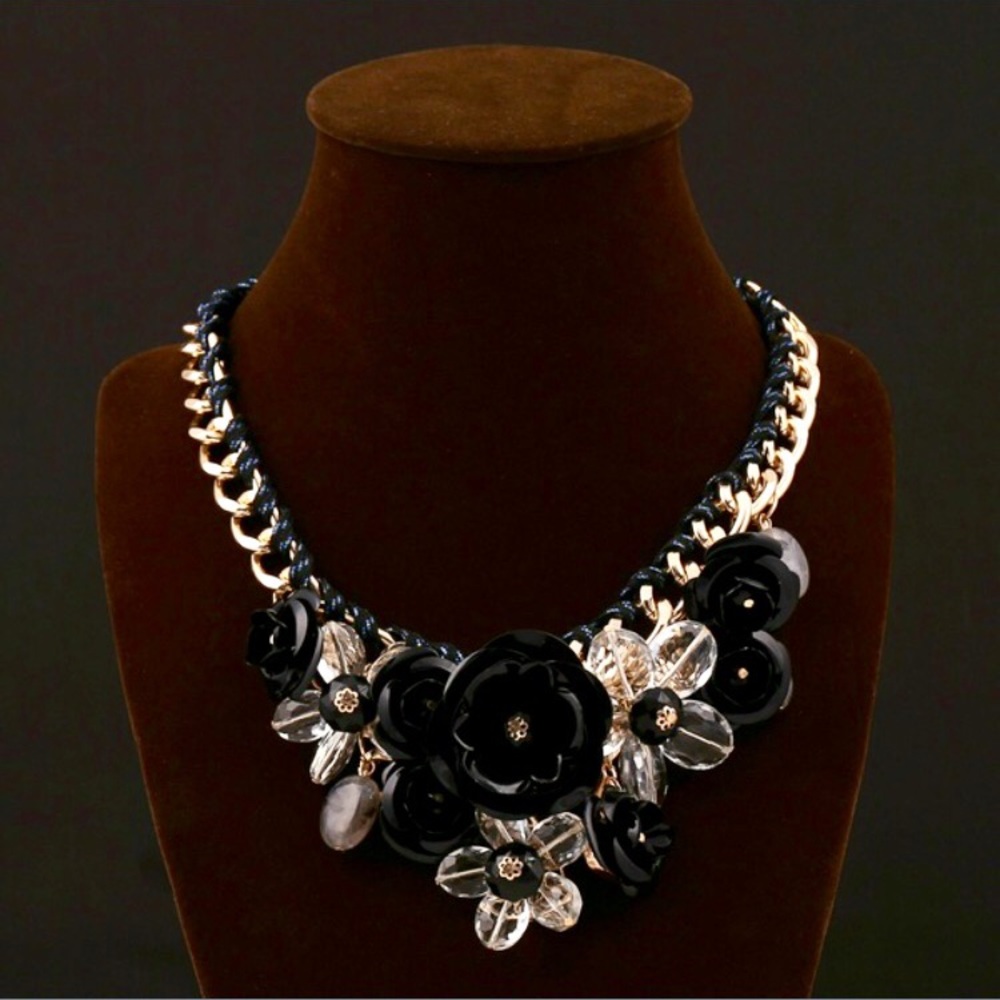 Flowered necklace