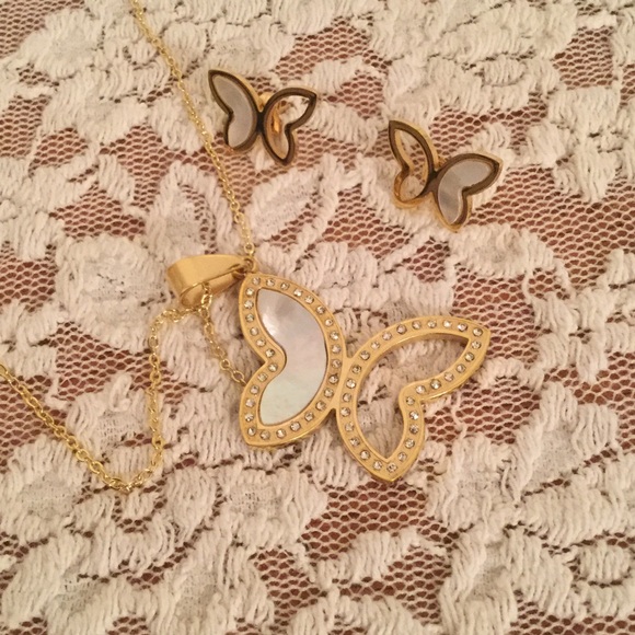 Mother of pearl and Austrian Crystal butterfly set - Picture 4 of 4