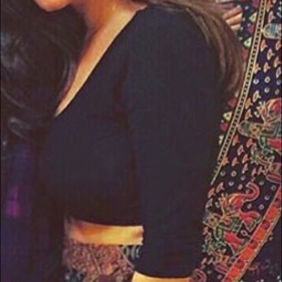 Black long sleeve crop top