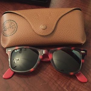 Black & Red tortoise Wayfarer Ray Bans sunglasses