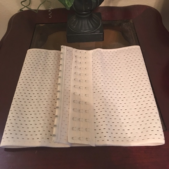 4 Bones Waist Trainer - Picture 2 of 3