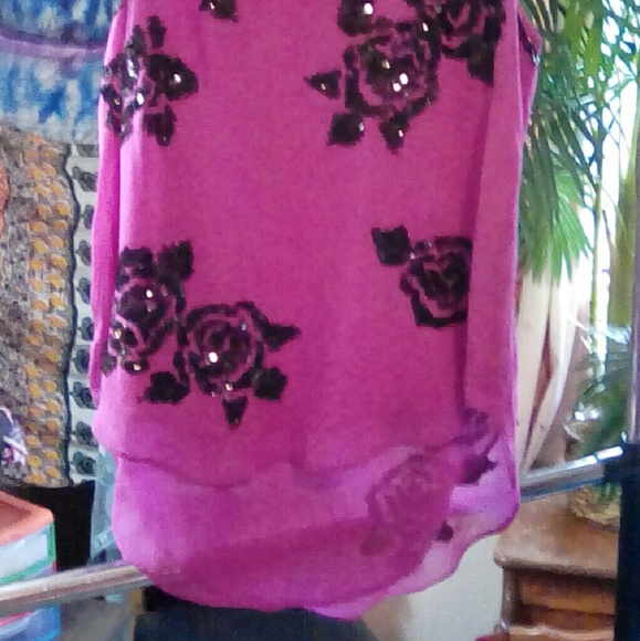Magenta beaded flowy tank top - Picture 2 of 4