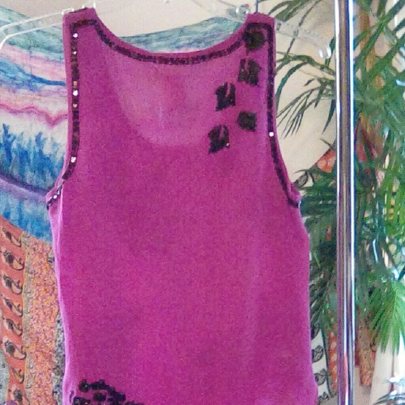 Magenta beaded flowy tank top - Picture 3 of 4