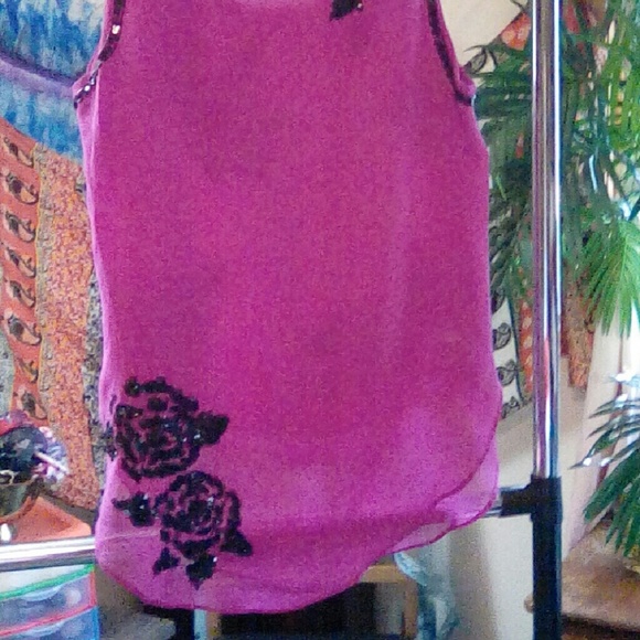 Magenta beaded flowy tank top - Picture 4 of 4